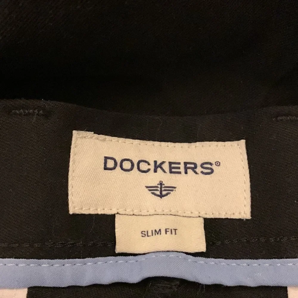 Dockers men black chino pants Slim fit W30 L 32 NWT